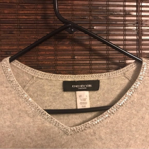 JONES NEW YORK 100% Cashmere VNeck Sweater Sequin Trim Light Gray Size L - Picture 3 of 5